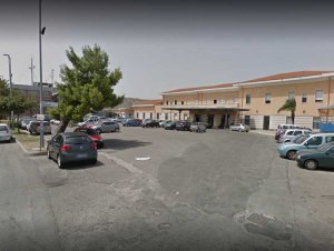 Tenta di saccheggiare vetture nel pacheggio Fs di Crotone: denunciato 27enne algerino