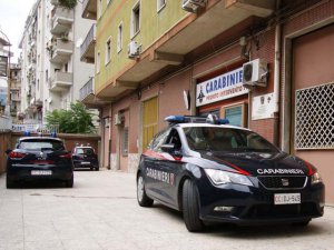 Petilia Policastro, due uomini arrestati per maltrattamenti in famiglia