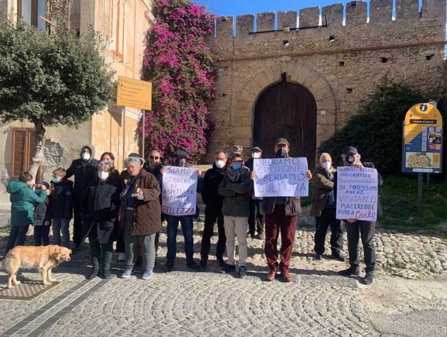 Chiusura Castello Crotone, quattro attivisti scrivono a prefetto, sindaco e procuratore