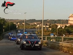 Monopolio del clan sui lavori elettrici a Roccabernarda: tre arresti (NOMI - VIDEO)