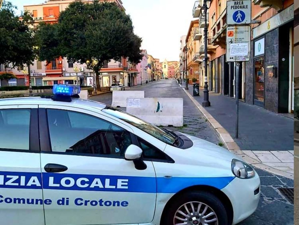 Settanta contravvenzioni della Polizia locale in una sola mattinata a Crotone