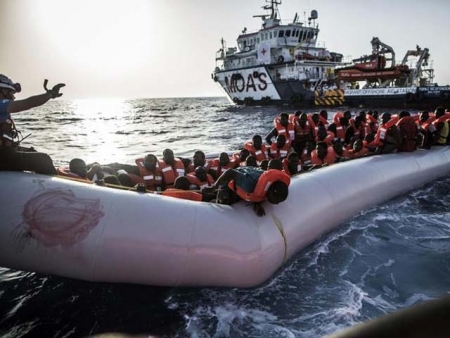 Soccorsi altri 289 migranti al largo di Crotone: barcone avvistato a 15 miglia da Capocolonna