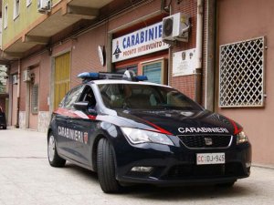 Petilia Policastro, tenta di corrompere i carabinieri offrendo 2mila euro: arrestato 59enne