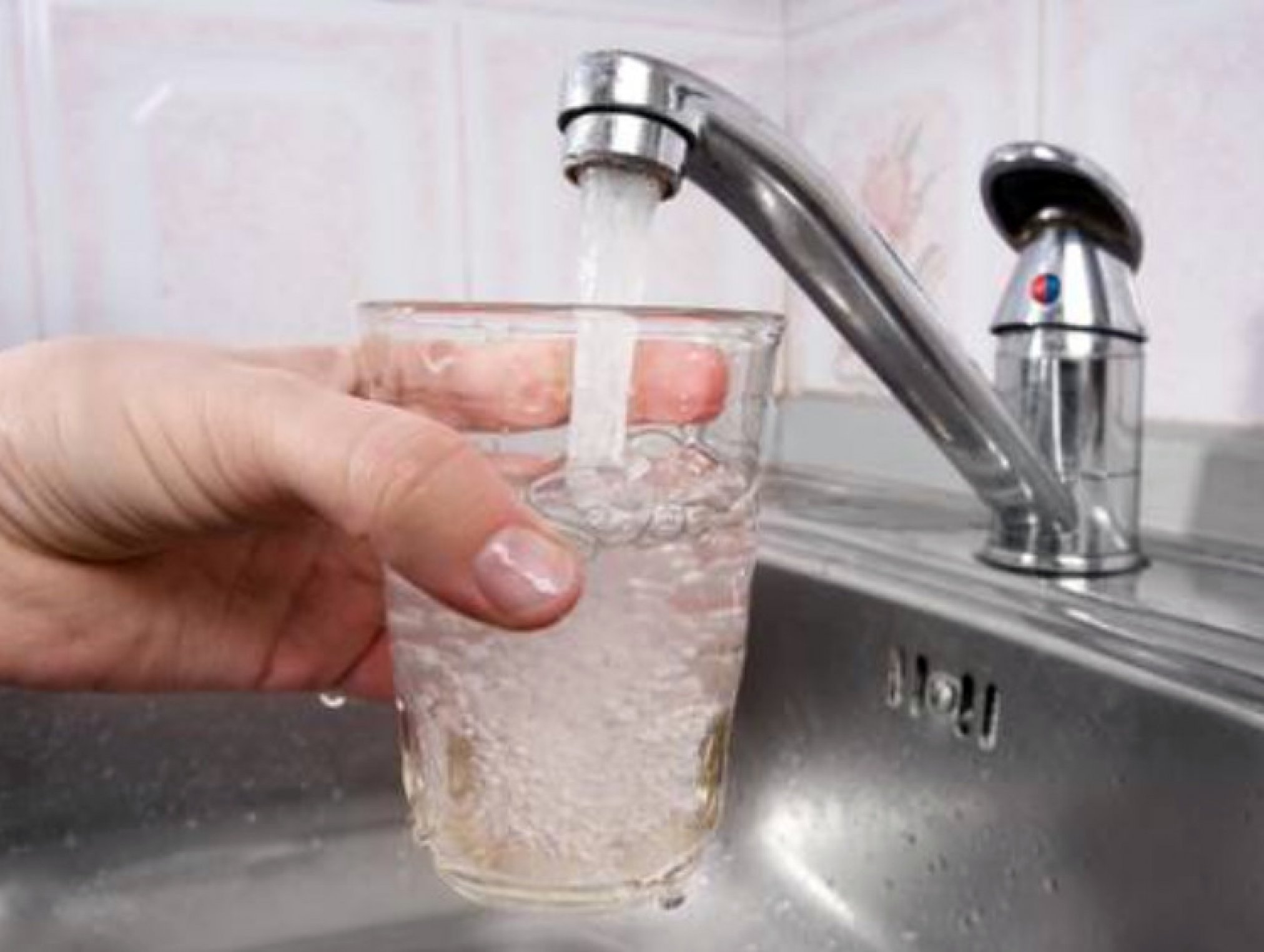 Isola, Avvocati consumatori: «Otto denunce per acqua putrida dal rubinetto»
