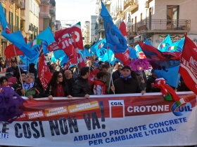 Un migliaio in piazza per dire no al Job act, buona l&#039;adesione allo sciopero generale (Foto - Video)