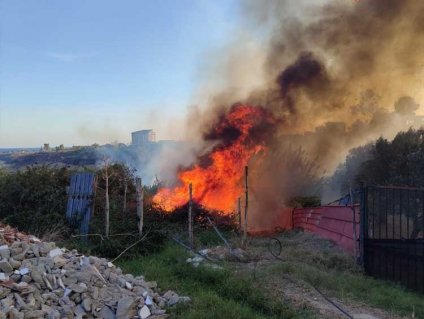 Incendi a Strongoli e San Leonardo di Cutro: Vvf salvano gregge, evacuate abitazioni