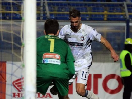 ''Orgoglio Crotone'' contro la Juve Stabia: vittoria in trasferta dei rossoblu'