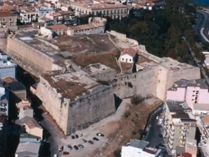 Castello Carlo V Crotone: pubblicato bando per lavori di recupero e ristrutturazione