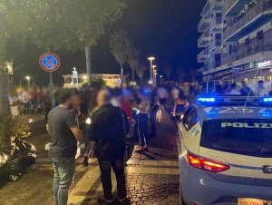 Accertamenti e sanzioni della Polizia amministrativa per 2 attivita&#039; commerciali di Crotone